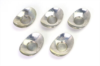 藻晃在銘 片切雕松竹梅文 橢形純錫茶托 5客