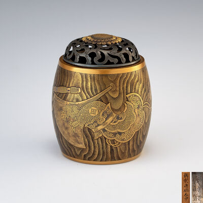 儀助作　舞楽蒔絵香炉　菊透彫火舎（元箱）