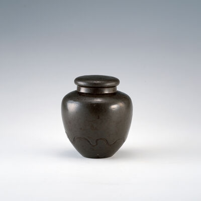 波文入内塗金錫茶入（木箱）