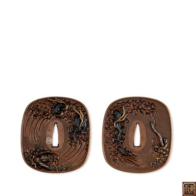 東雨作　赤銅彫金龍虎紋大鐔（二重箱）