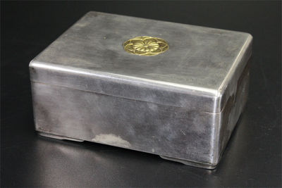 天皇御賜 菊文家徽入 純銀煙盒