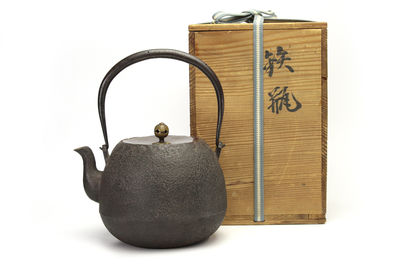 釜師 清右衛門 在銘 寶珠形鉄瓶（共箱）