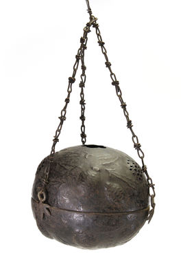 金盛徳元作 在銘 鉄打出龍文吊り香爐（箱付）