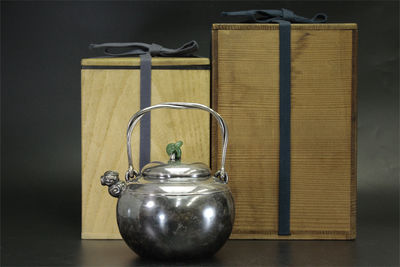 二世秦藏六造 鳳首 翡翠環摘 純銀湯沸（二重共箱）