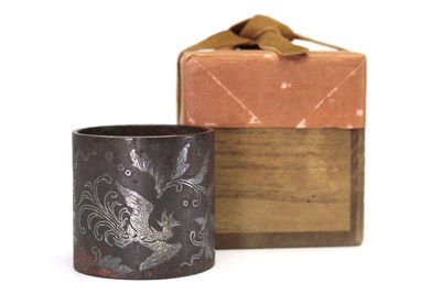 大西五郎左衛門作 古鉄蓋置 銀象嵌鳳凰文（共箱）