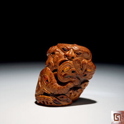 Guy Shaw彫（英国芸術家1951-2003) 琥珀象嵌木雕根付　貘食幼児悪夢図