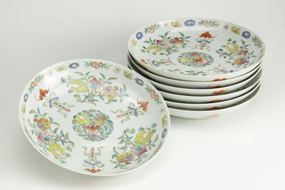 清道光 粉彩福寿三多紋盤 七件 木箱附