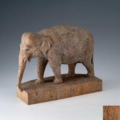 宮本理三郎造　木彫象置物（共箱）