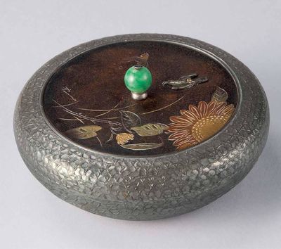 2102 锡制翡翠钮花鸟纹盖盒