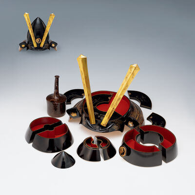 黒漆地蒔絵兜弁当一組 展覧歴有（木箱）