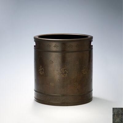 龍文堂安之介造 有職模様 青銅筒形瓶掛 在銘（共箱）