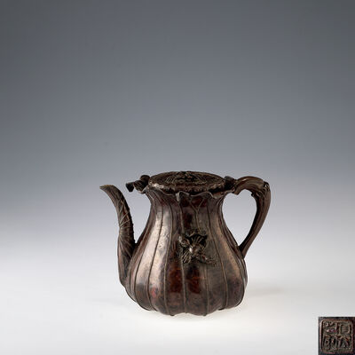 真山作　斑紫銅蓮蟹式水注（六代琢斎鑑定箱）