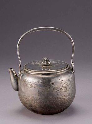 2158 半兵卫制梅纹银壶