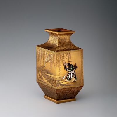 芝山象嵌鍾馗捉鬼図金蒔絵菱形花瓶（箱付）