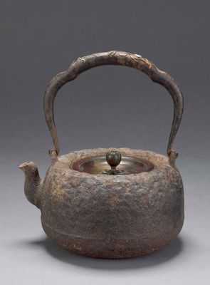 2178 龙文堂造铁瓶