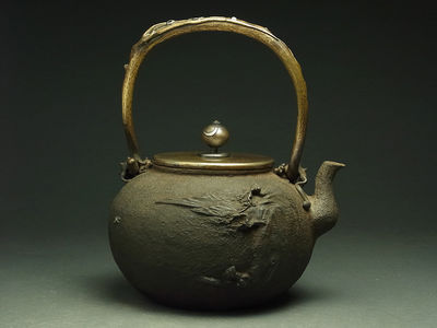 ◆SABI◆　日本梅泉造 月鳥山水文鉄瓶 在銘