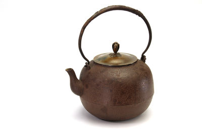 畠芳春 在銘 丸形鐵瓶（共箱）