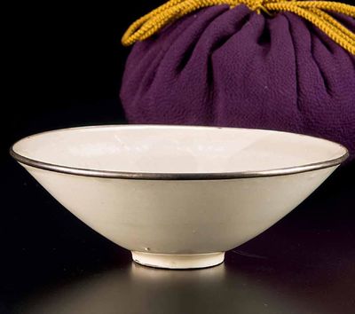 2205 白釉天目茶碗