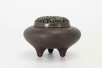 鉄打出 銀製透雕花紋蓋 香爐（箱付）