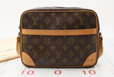 439-04930 ＬＯＵＩＳ　ＶＵＩＴＴＯＮ ショルダーバッグ