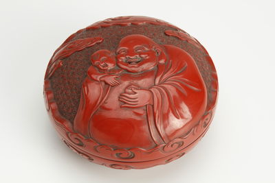 堆朱彫漆布袋唐子図香合・剔紅布袋唐子圖盖盒