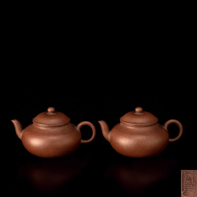 「貢局」梨皮泥急須一双　在銘