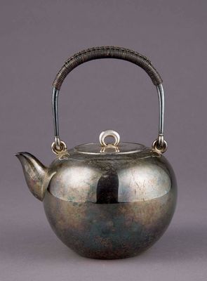 2276 尚美堂丸形银瓶