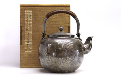 中川十世凈益 在銘  望月形四季花文 南鐐湯沸（共箱）