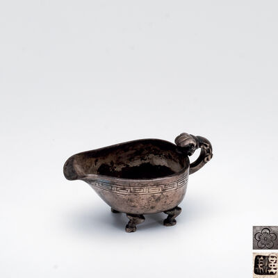 漢城美術品製作所 李王家御紋付 純銀四足小水注（木箱）