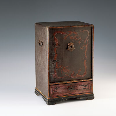 漆龍紋小茶箱（箪笥）
