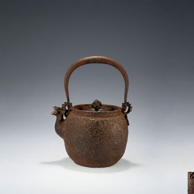 初代亀文堂正平作 獣口鉄瓶（木箱）