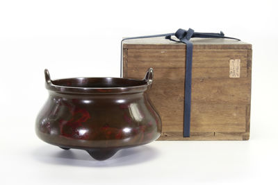 金屋五郎三郎造 燒貫紫銅耳付瓶掛 在銘 （共箱）