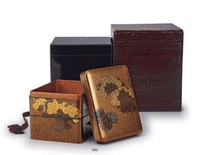 593 梨子地莳绘菊纹香箱