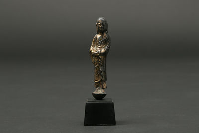 唐 青銅鎏金比丘立像