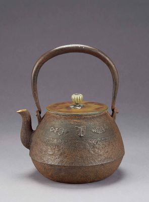 2269 光玉堂长闲形铁瓶