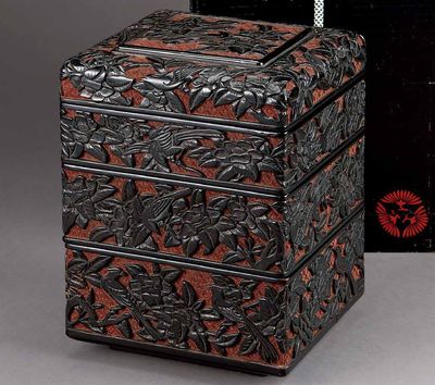 2312 清 朱黑花鸟纹三层盒