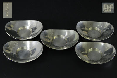 胴在銘 片切雕松竹梅文 橢形純錫茶托 5客