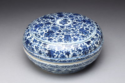 明宣徳 青花纏枝花卉紋盖盒