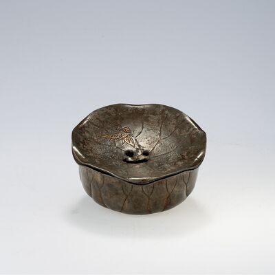 唐物 古錫蓮葉式建水（箱付）