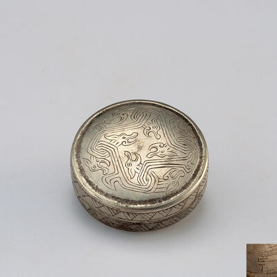 宗厳作　雲龍紋彫銀香合（共箱）
