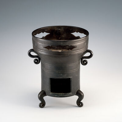 古鉄双耳三足涼炉（箱付）