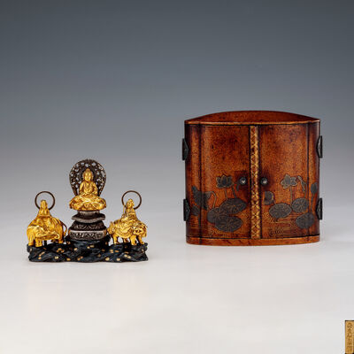 奈良利寿作 岩上三尊金仏像 厨子付（木箱）