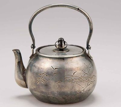 2292 森幸造刻花银瓶