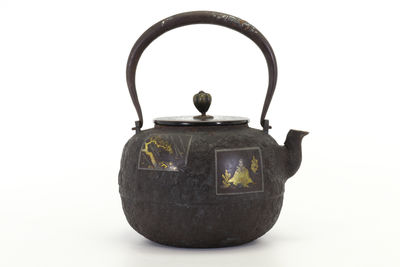 大國壽郎在銘 金象嵌紋  鉄瓶