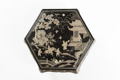 明 黒漆嵌螺鈿 楼閣人物紋 六足桌