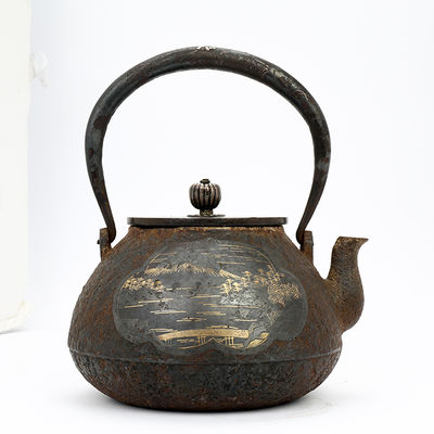 106 嵌金山水家屋圖鐵壺