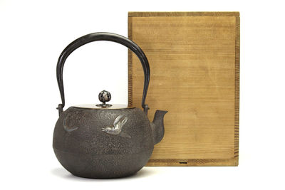 雲色堂 美之助造 象嵌入平丸形鉄瓶（共箱）