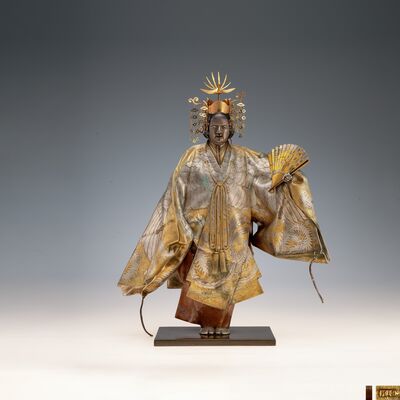 桂光春作　銀朧銀素銅象嵌羽衣置物　18K金鳳凰冠　明仁親王誕生記念品（共箱二重箱）