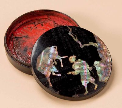 2237 黑漆螺钿人物纹香盒