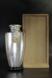 皇室菊文入 天皇御賜 純銀花瓶（箱付）